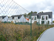 Montáž čtyřhranného pletiva bez zapleteného napínacího drátu – Zruč Montáž čtyřhranného pletiva bez zapleteného napínacího drátu – Zruč